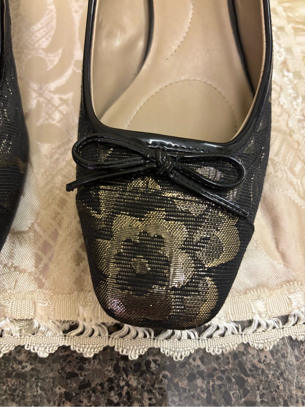 Bandolino Black & Gold Low Bow Front Pumps - Picture 6 of 9